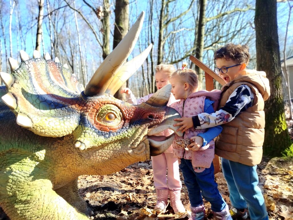 Dino Adventure Spelebos